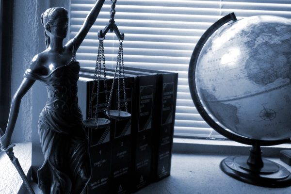 lady-justice-2388500_1280